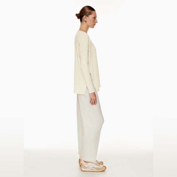 The Group Babaton by Aritzia, v-neck Traverse
Longsleeve top, Size 2, EUC - Picture 5 of 16